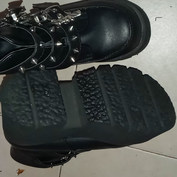 Demonias - Picture 5 of 5